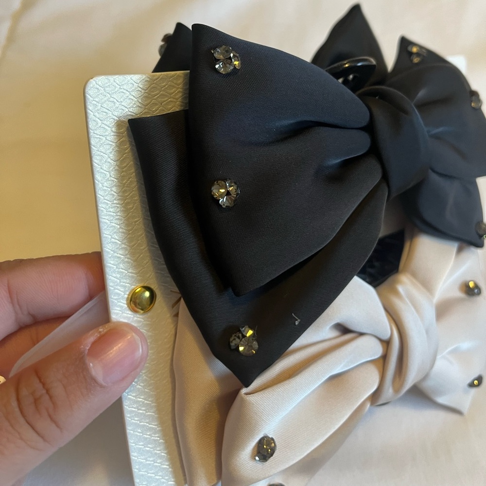 Two bows - Picture 4 of 4